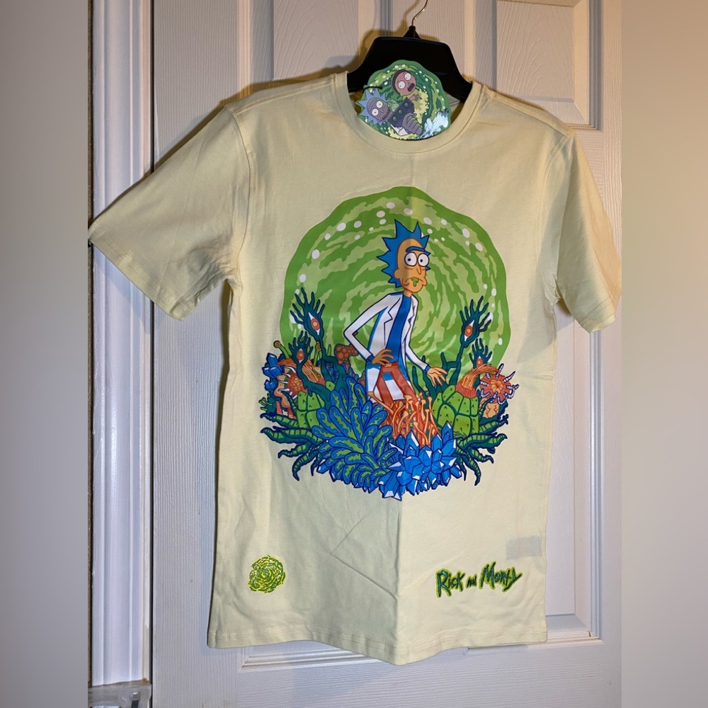 Rick & Morty T-Shirt Sz S Beige Graphic Tee Short Sleeve Adult Swim NWT $44